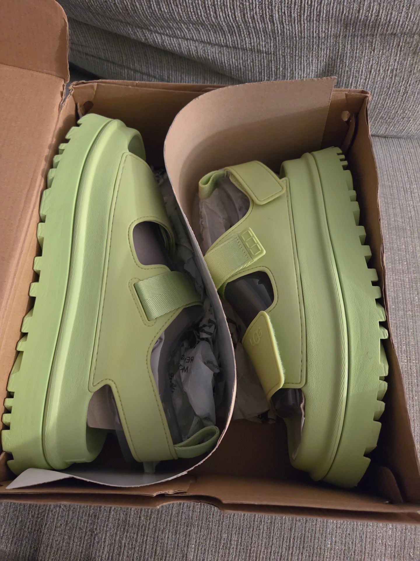 UGG GoldenGlow Sandal Size 11 Chartreuse Green New with Box 8