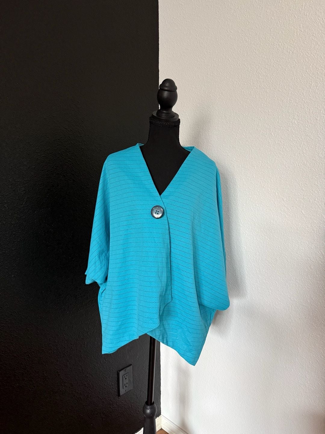 Yushi Jacket Size M Turquoise Textured Button Cape Poncho Topper 2