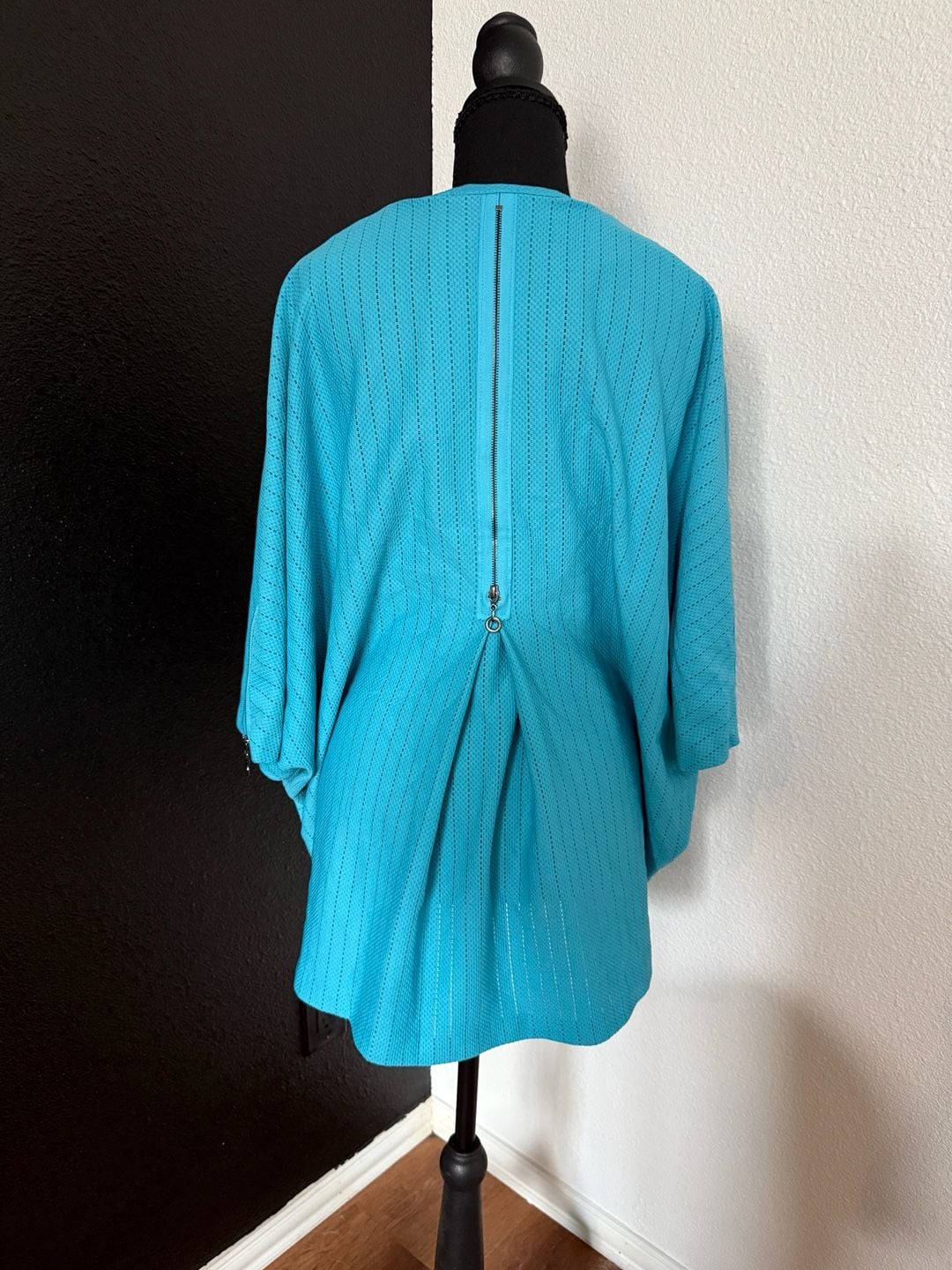 Yushi Jacket Size M Turquoise Textured Button Cape Poncho Topper 3