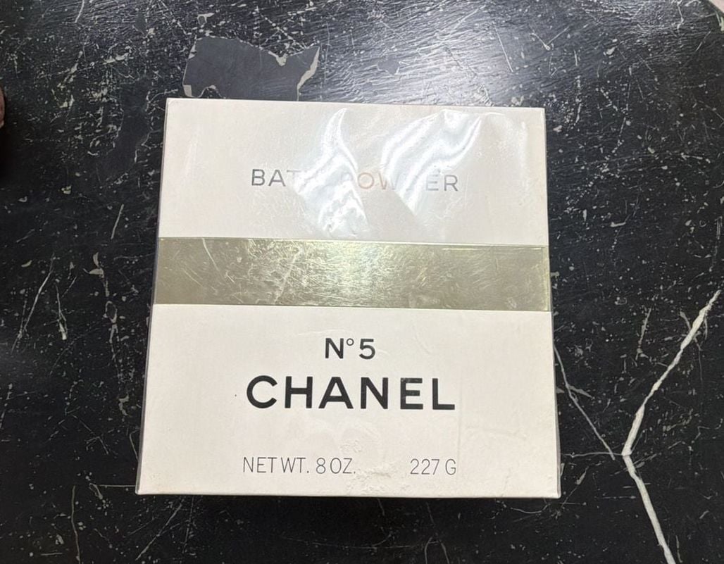 Chanel No 5 Bath Powder Size 8 oz Sealed 1