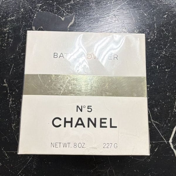 Chanel No 5 Bath Powder Size 8 oz Sealed