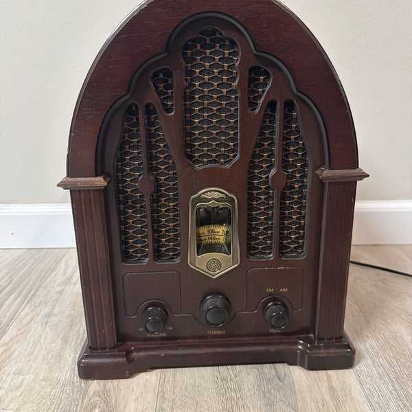General Electric GE Reproduction Model No 7-4100JA Cathedral AM/FM Radio Wood