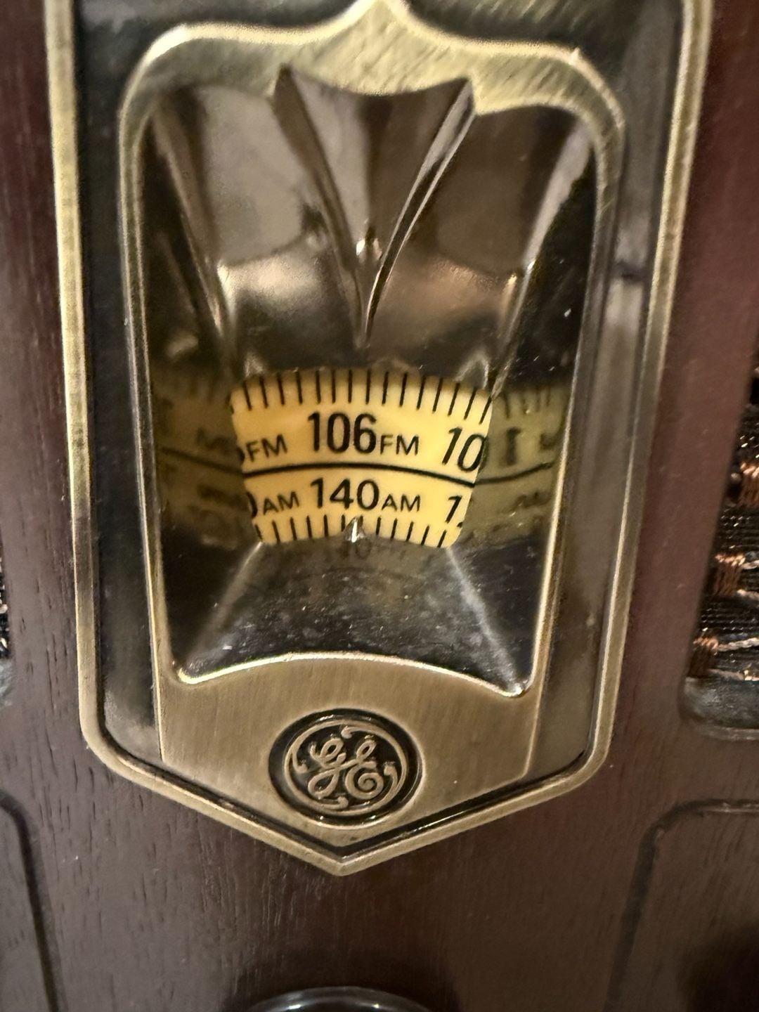 General Electric GE Reproduction Model No 7-4100JA Cathedral AM/FM Radio Wood 2