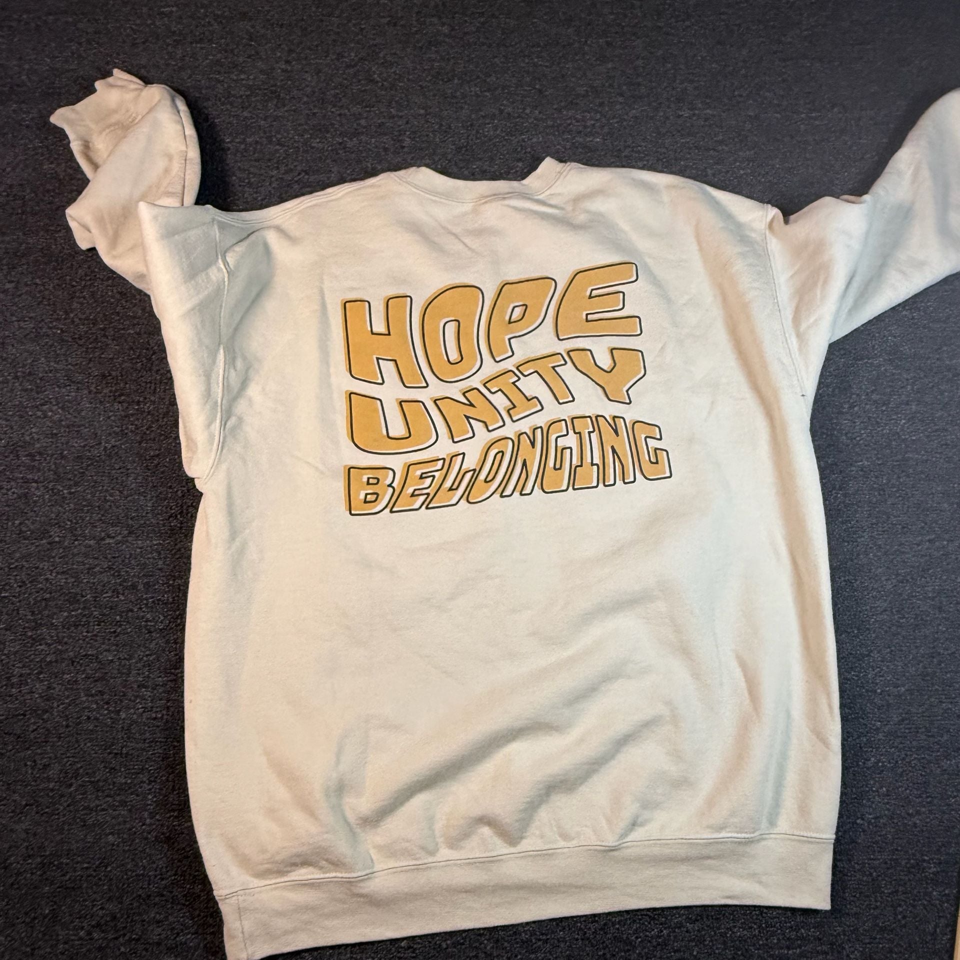 Gildan H.U.B. Belmont University Sweatshirt Size L Cream Crewneck 6