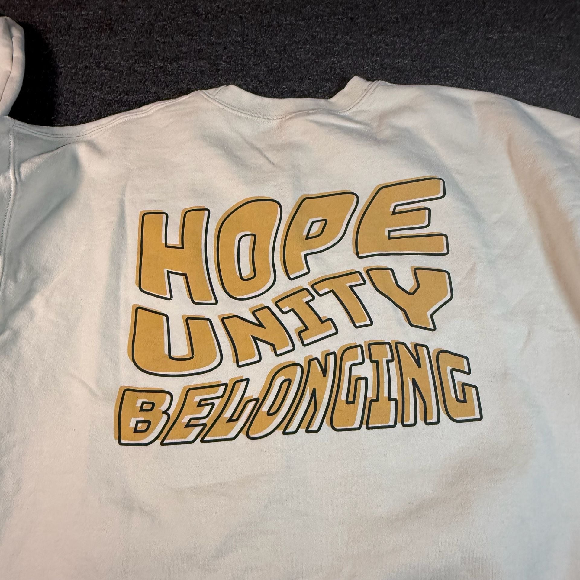 Gildan H.U.B. Belmont University Sweatshirt Size L Cream Crewneck 7