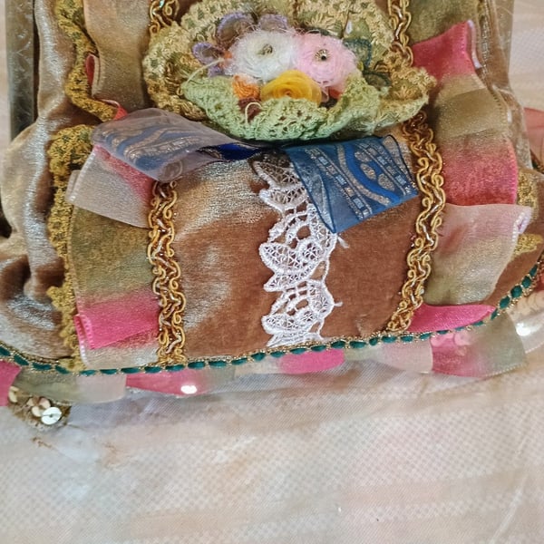 Vintage Mixed Media Velvet & Lace Kiss Lock Handbag