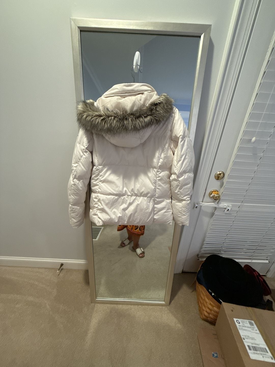 Columbia Puffer Jacket Size M White Down Faux Fur Hood 8
