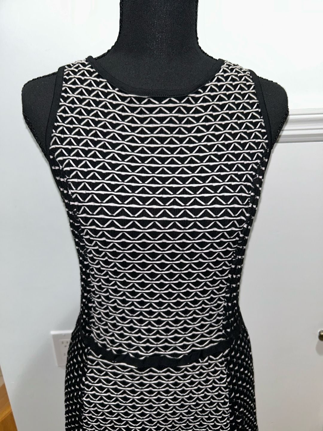 Knit Sleeveless Dress Black White Geometric Fit And Flare 7