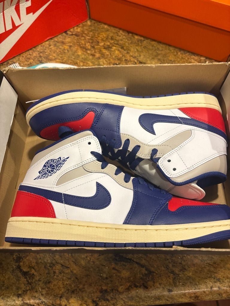 Nike Air Jordan 1 Mid size 10 2