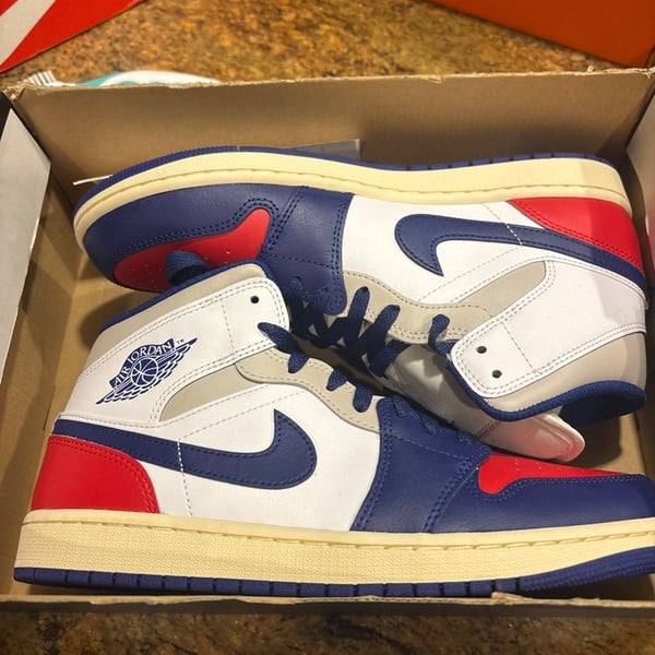 Nike Air Jordan 1 Mid size 10