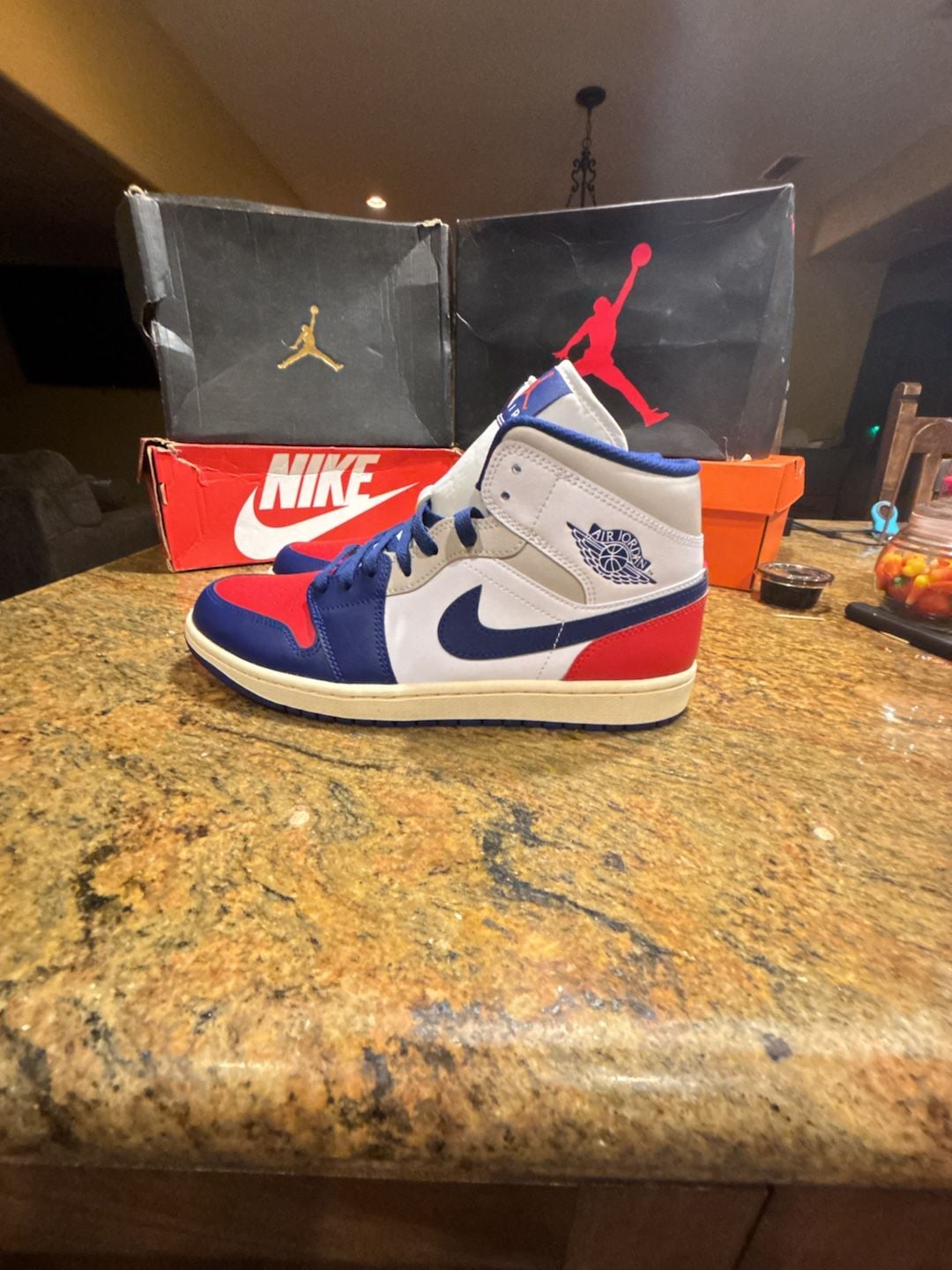 Nike Air Jordan 1 Mid size 10 4