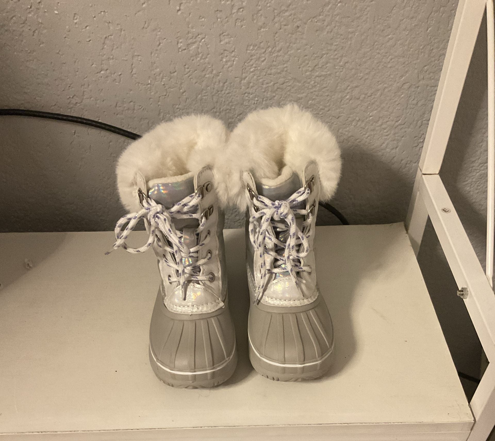 London Fog Icelyn Snow Boots Silver White Faux Fur 2
