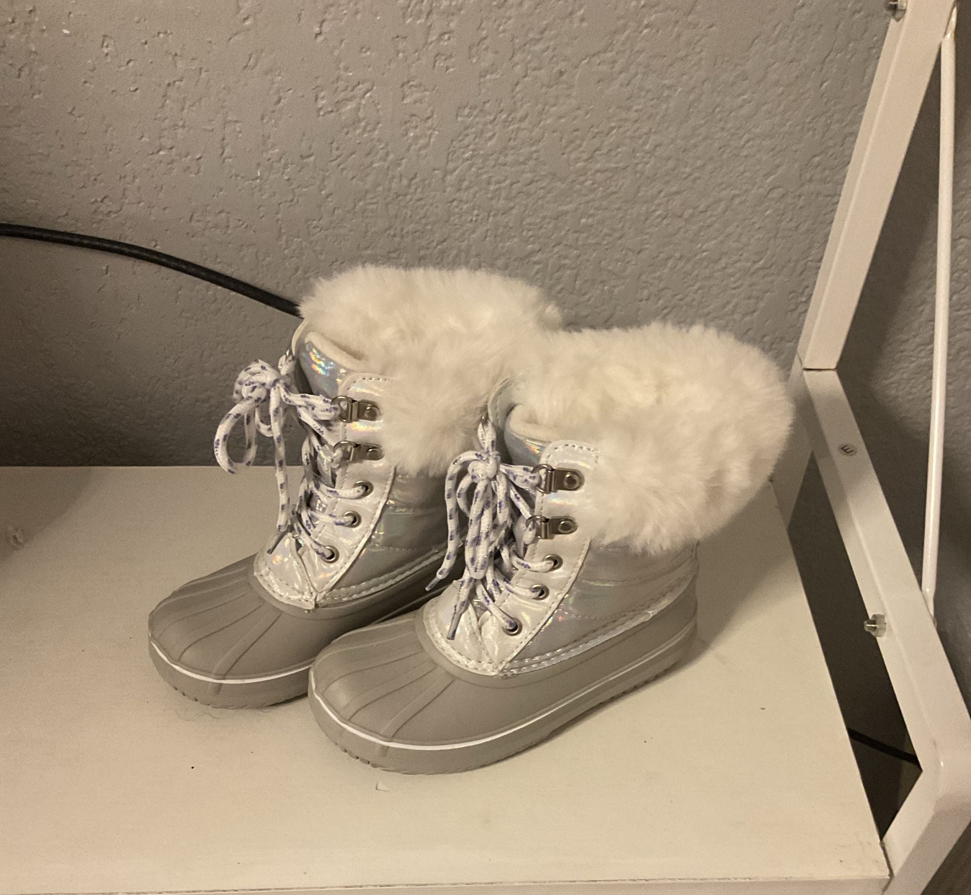 London Fog Icelyn Snow Boots Silver White Faux Fur 3