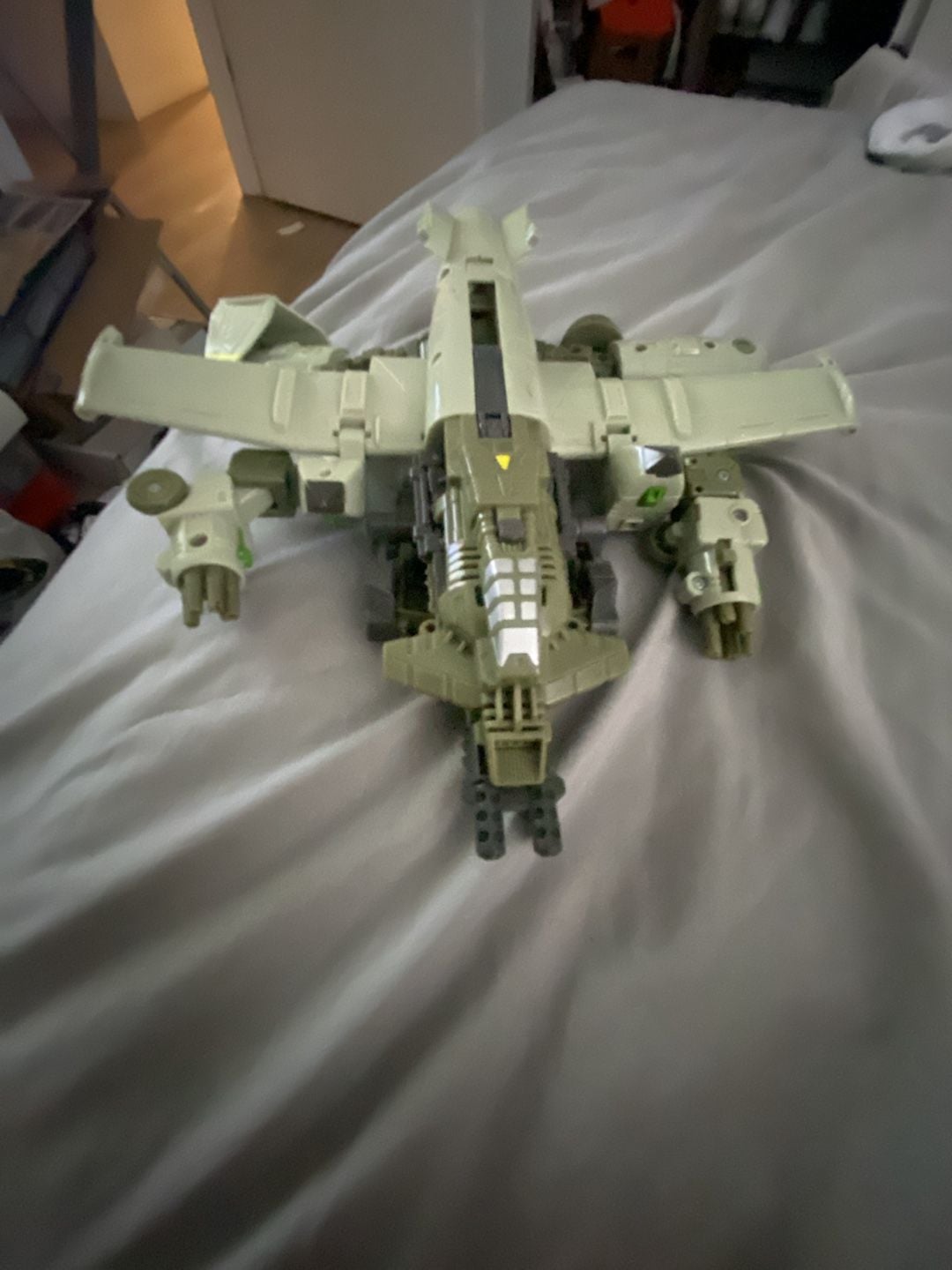 Transformers Universe Wingblade Ultra Class Action Figure 1