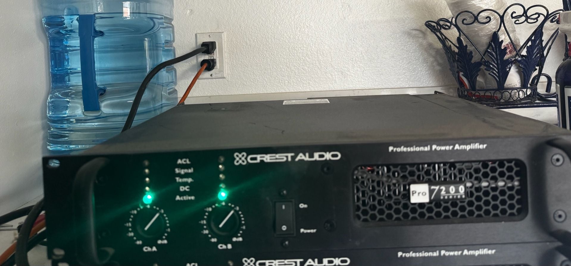 Crest Audio Pro 7200 Professional Power Amplifier 1