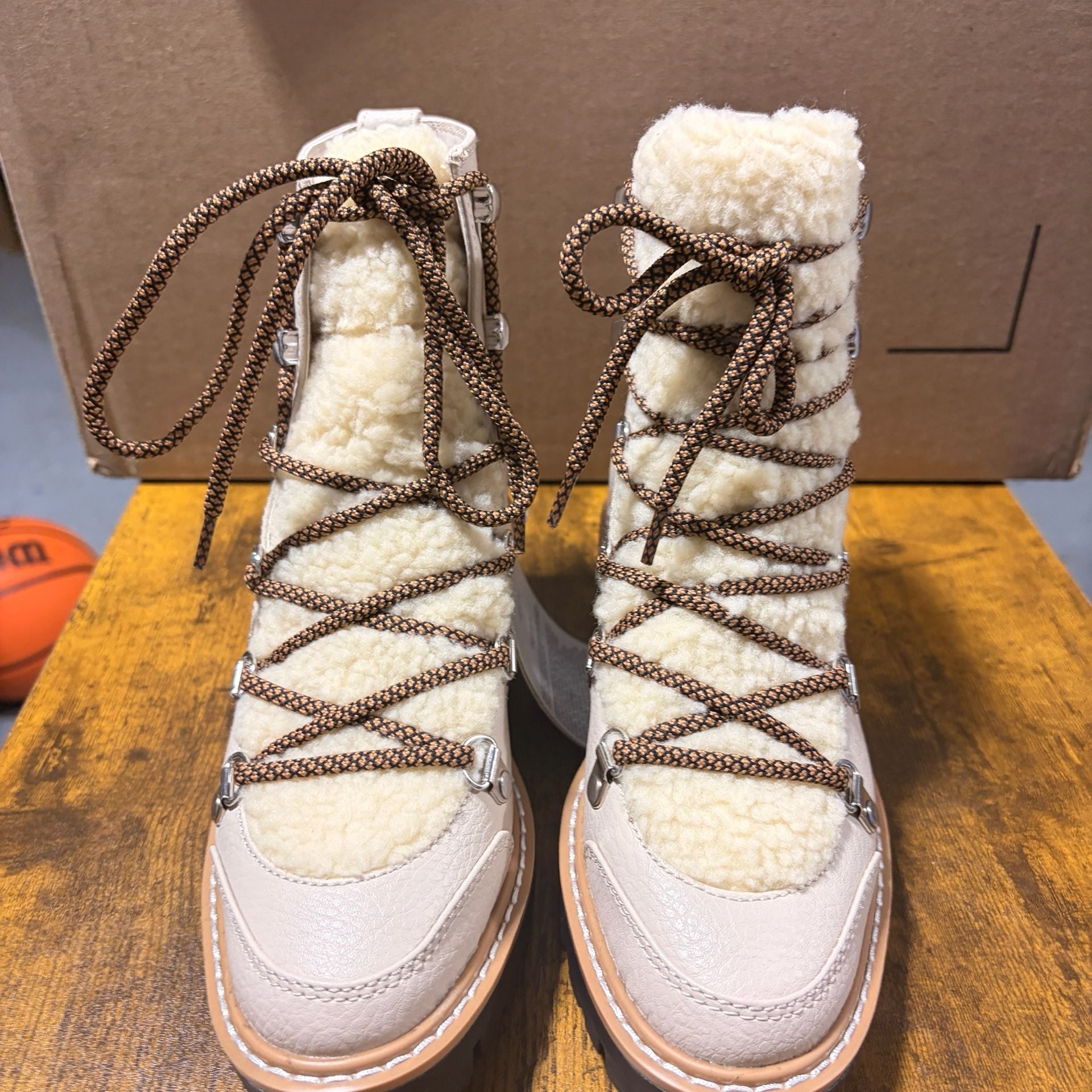 The Drop Women’s Caleb Hiking Boot Size 5.5 Bone Sheepskin Shearling 2