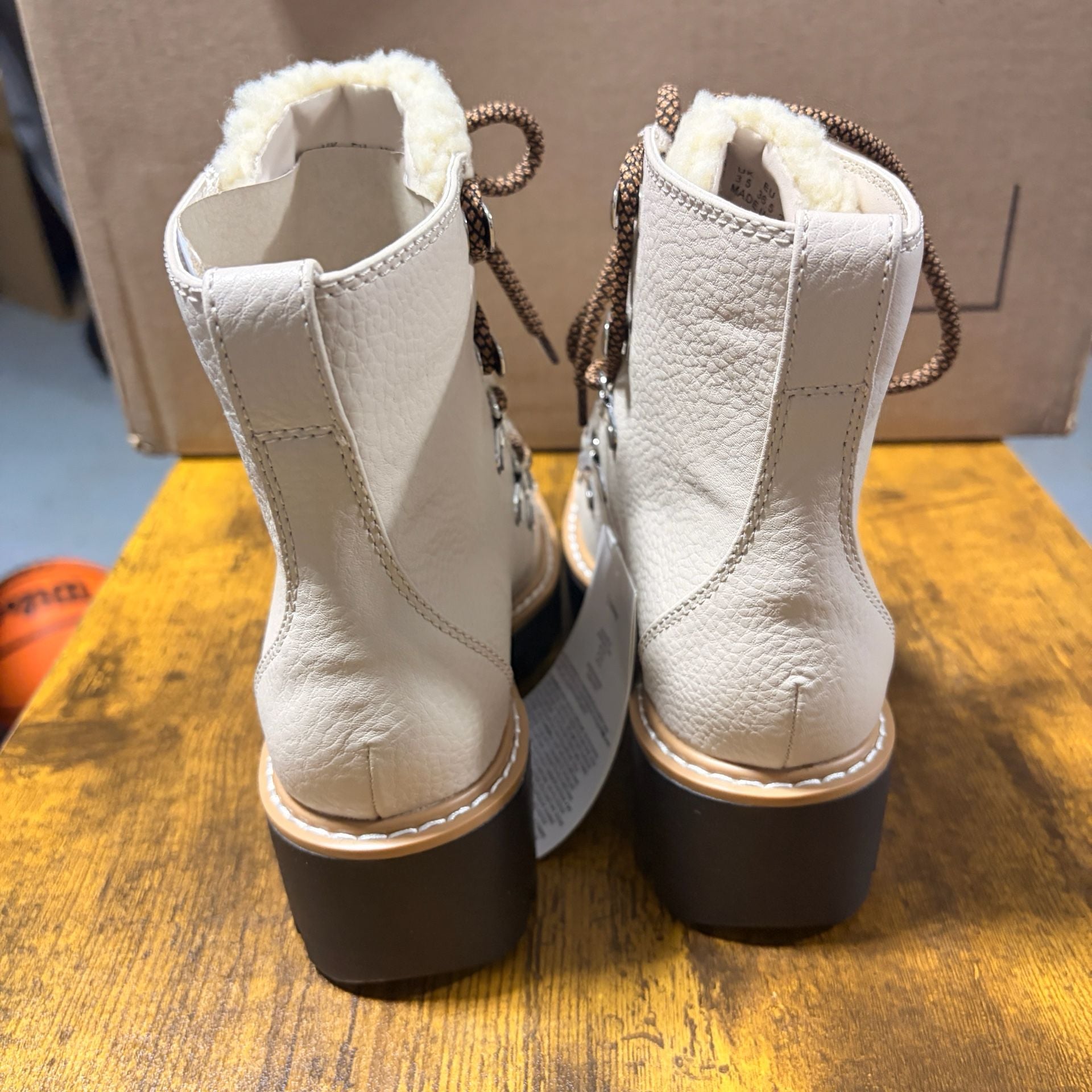 The Drop Women’s Caleb Hiking Boot Size 5.5 Bone Sheepskin Shearling 4