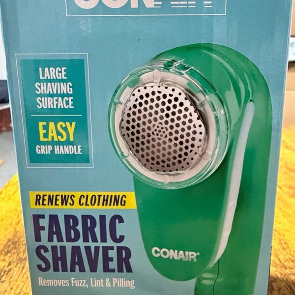 Conair CompleteCare Battery Operated Fabric Shaver Green