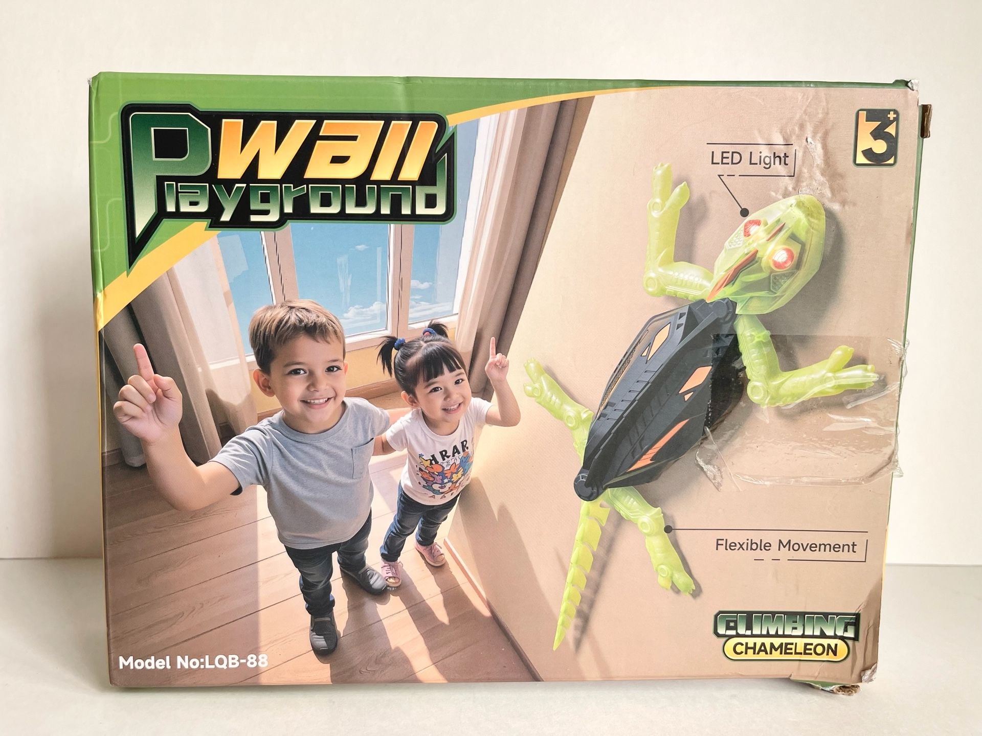 Wall Playground Climbing Chameleon LQB-88 RC Remote Control Toy 1