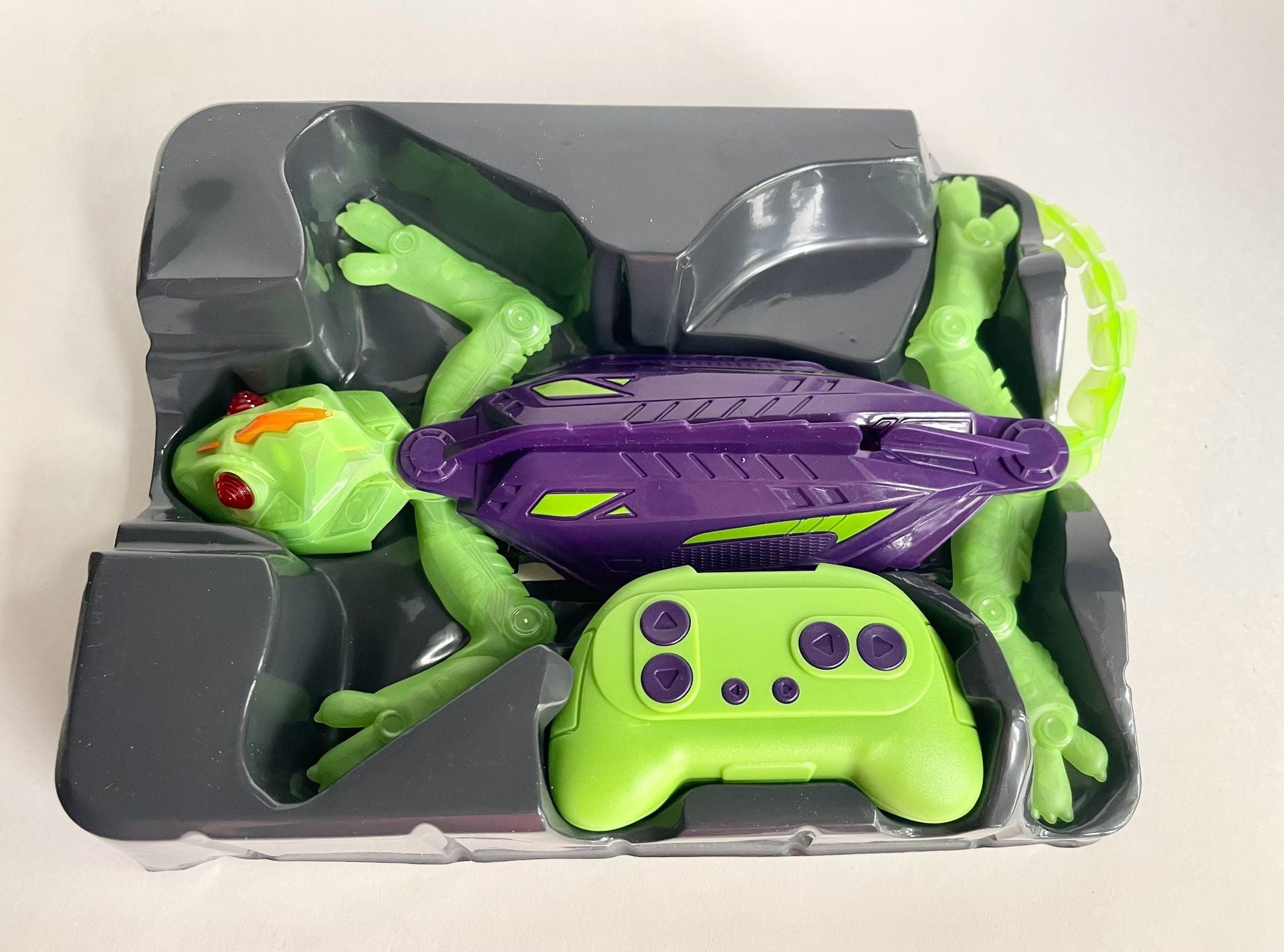 Wall Playground Climbing Chameleon LQB-88 RC Remote Control Toy 4