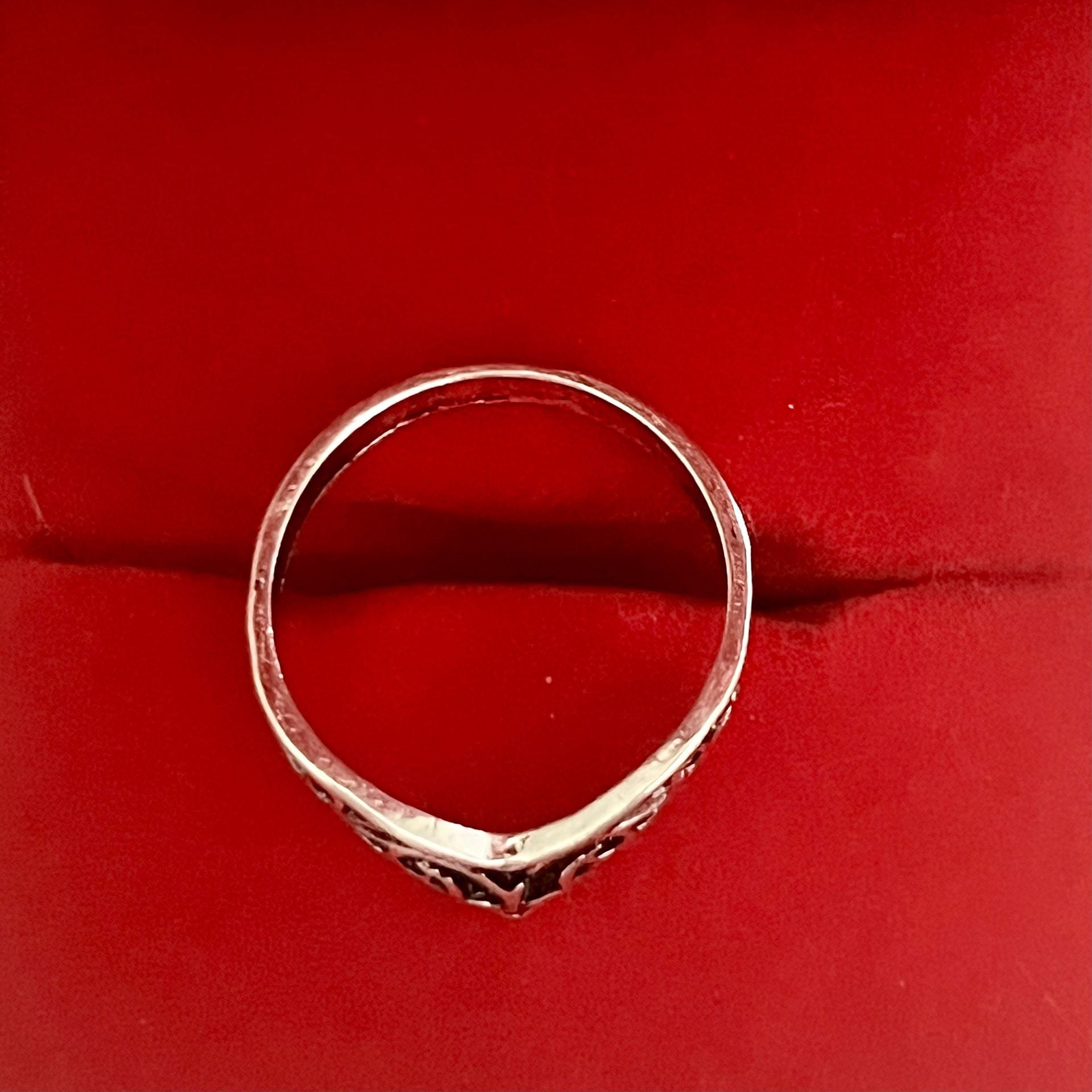 Filigree Swirl V-Shaped Chevron Titanium Steel Silver Ring Size 6 4