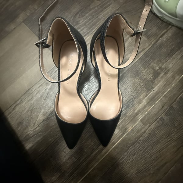 Kelly & Katie Pointed Toe Heels Size 8 Black Snakeskin Ankle Strap