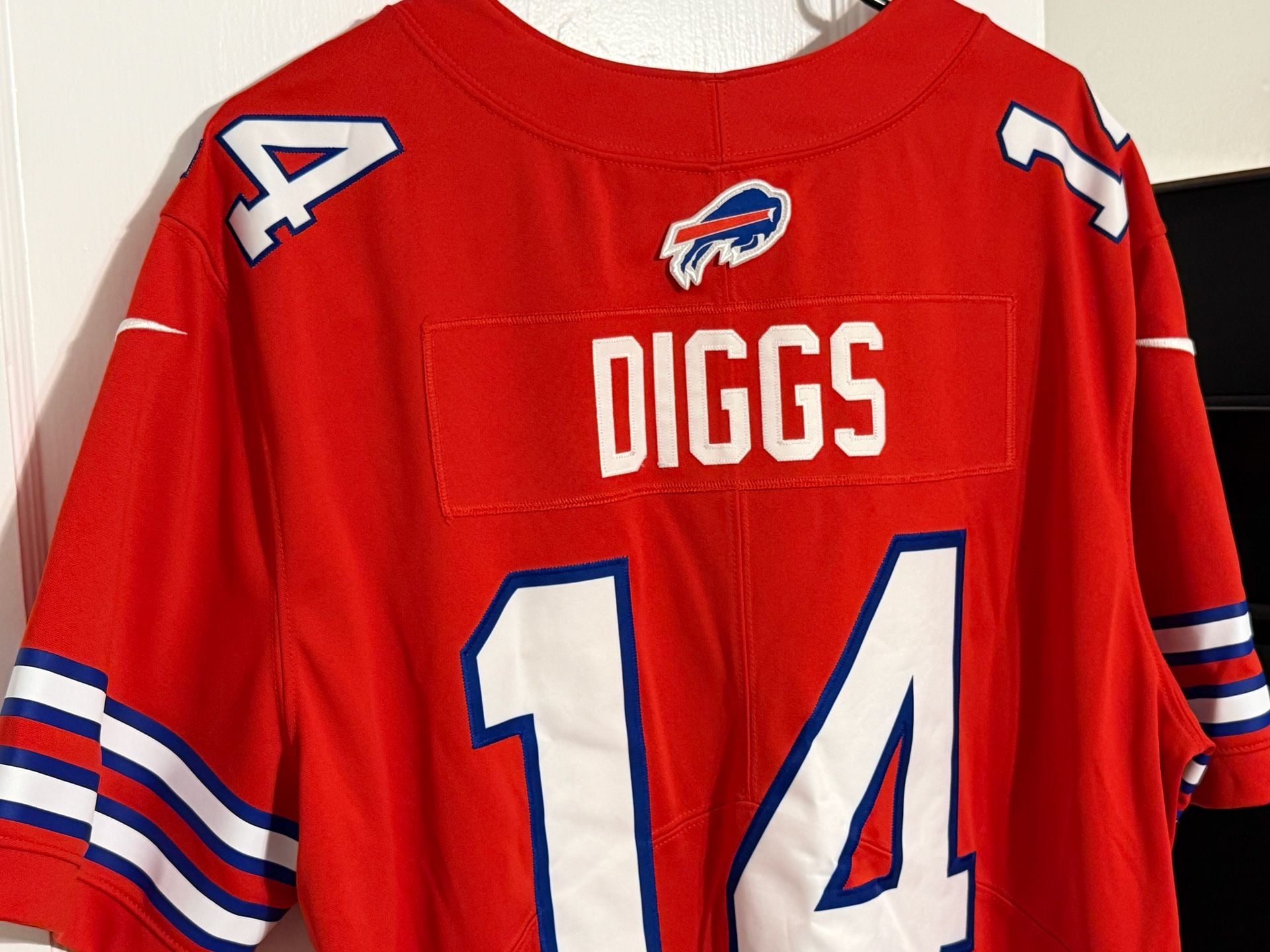 Nike Buffalo Bills Stefon Diggs 14 Jersey Size XL Red NFL Game 5