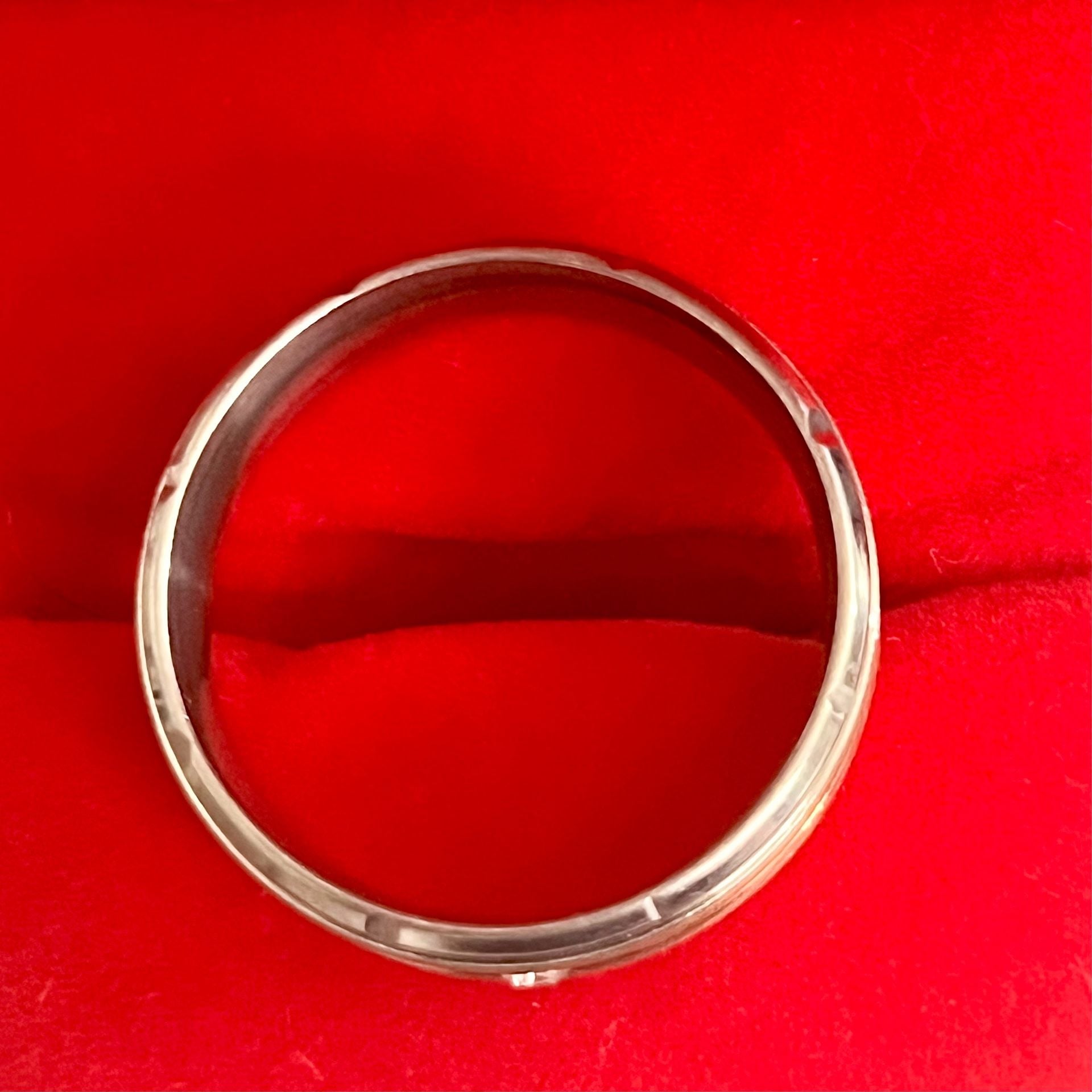 Classic Two-Tone Cubic Zirconia Diamond 8mm Band Ring Size 13 3