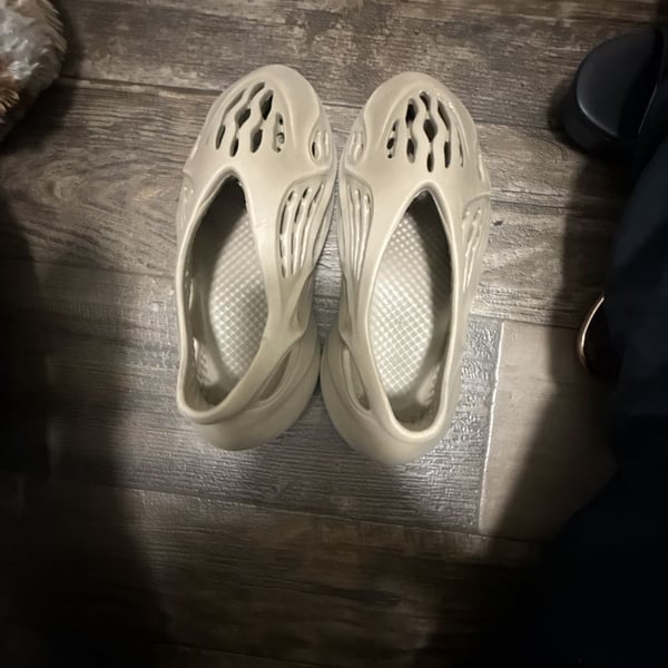 Adidas Yeezy Foam RNNR Sand