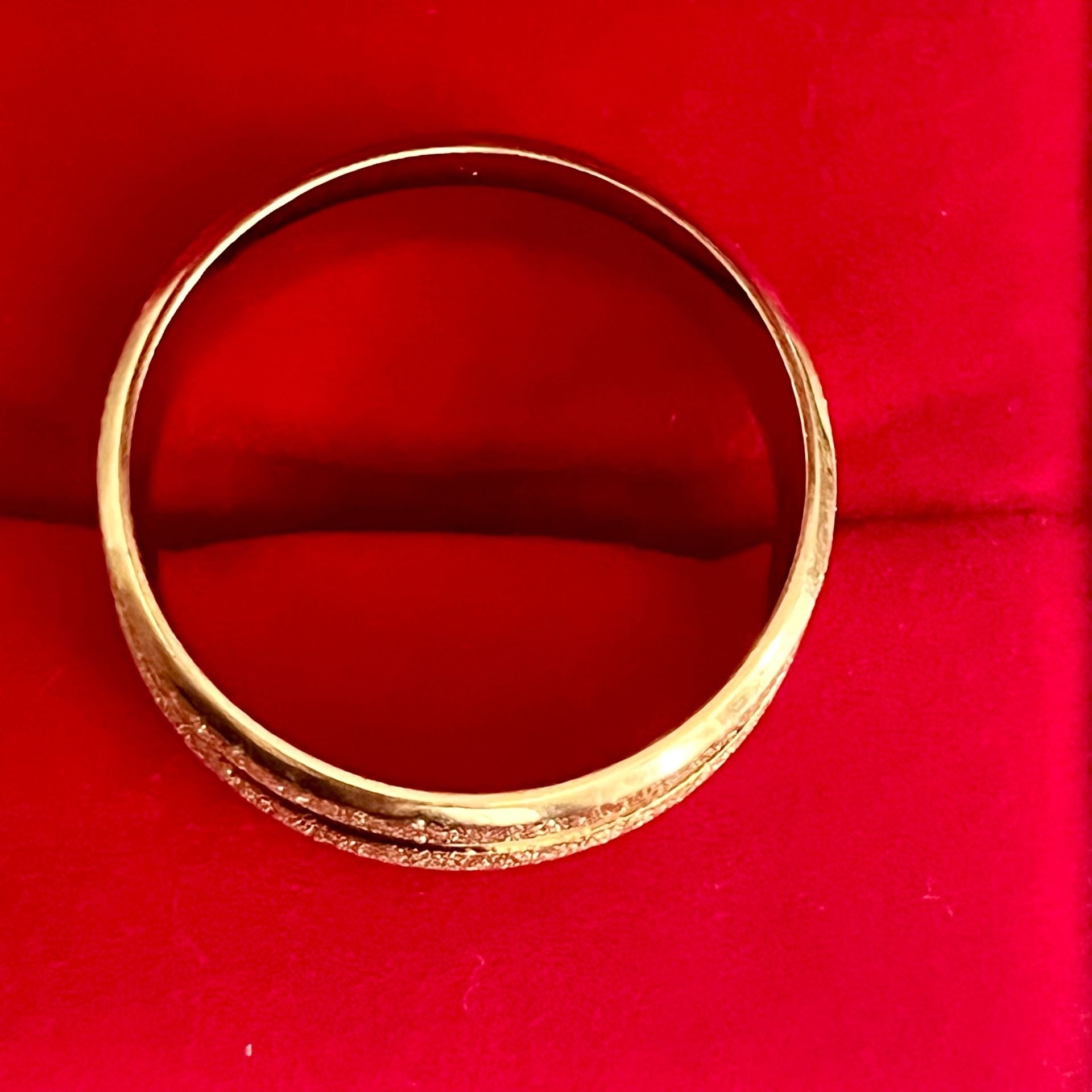Classic Design Gold Textured Center Groove Titanium Steel Gold 8mm Band Size 13 4
