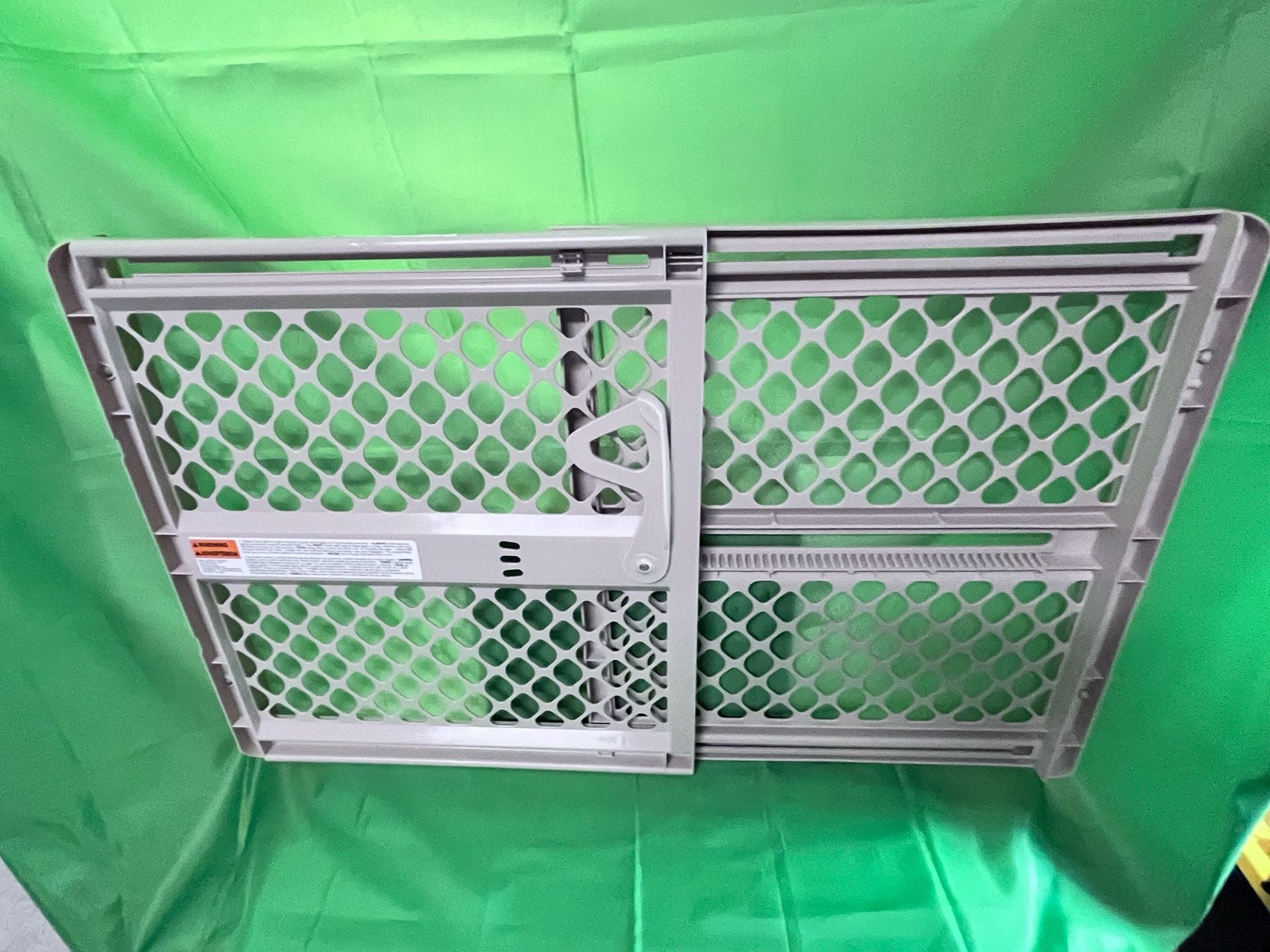 Toddleroo by North States Supergate Ergo Plastic Safety Gate Sandstone 2