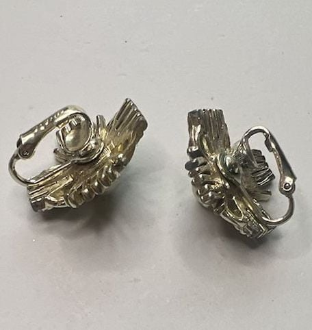 Vintage Sarah Coventry Silver Tone Faux Pearl Flower Clip On Earrings 4