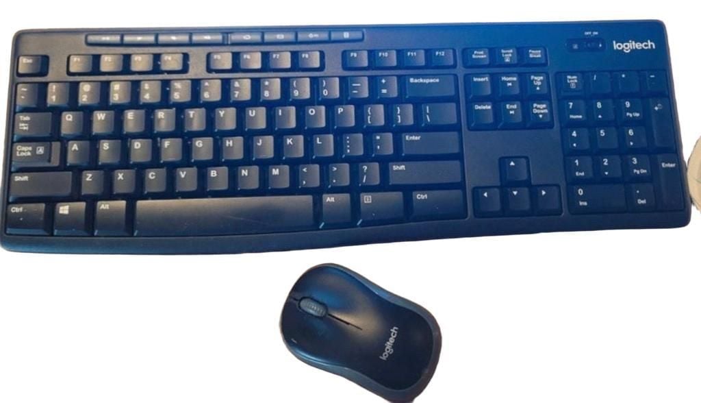 Logitech MK270 Wireless Keyboard and Mouse Combo Black 1