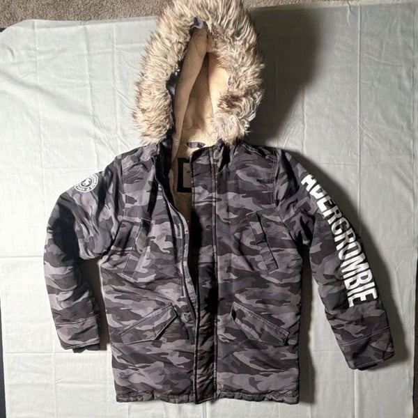 Abercrombie Kids Faux Fur Hooded Camo Jacket Size 13/14 Grey