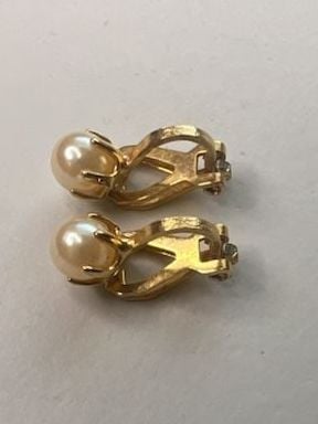 Vintage Gold-tone Faux Pearl Clip Earrings Sunburst Style 2