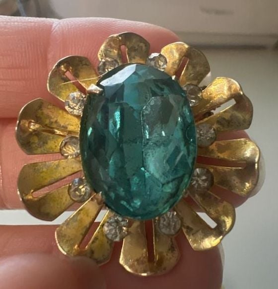 Vintage Gold Tone Floral Brooch with Teal Rhinestone Center 2