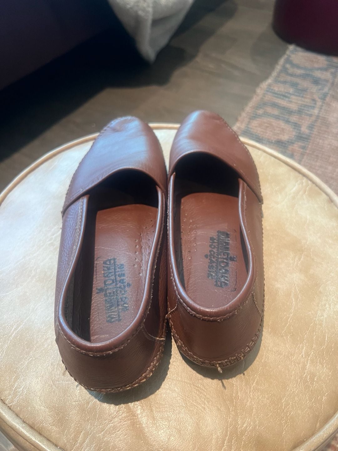 Minnetonka Moccasin Slip On Flats Size 7.5 Brown Leather 4