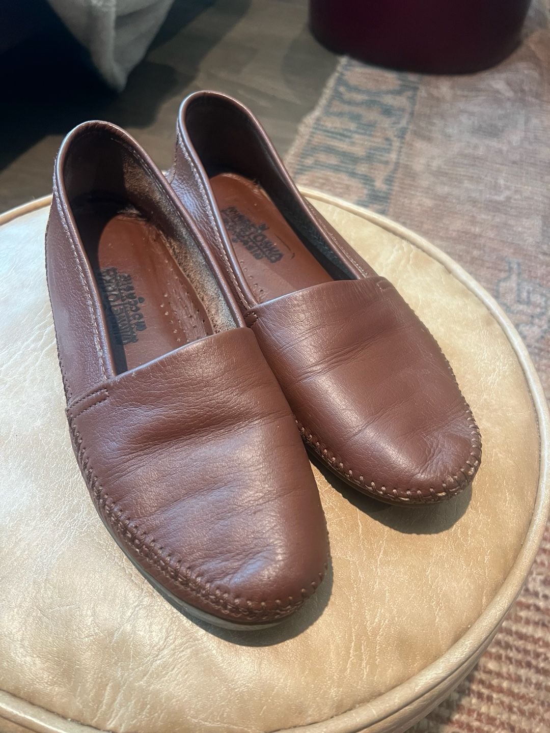 Minnetonka Moccasin Slip On Flats Size 7.5 Brown Leather 6