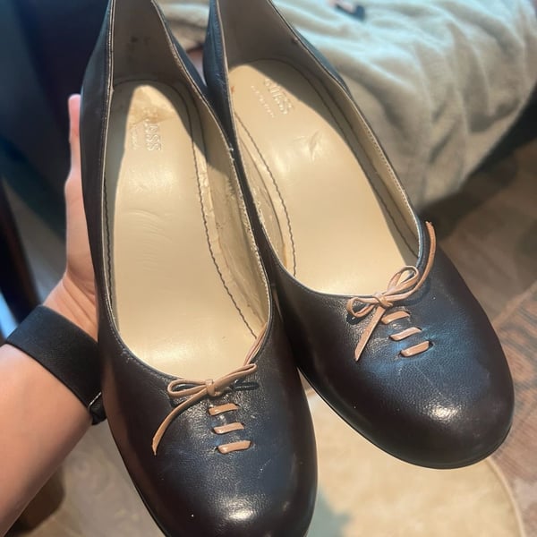 Vintage Guess Pumps Size 9.5M Brown Leather Block Heel Bow Accent Dress Shoes