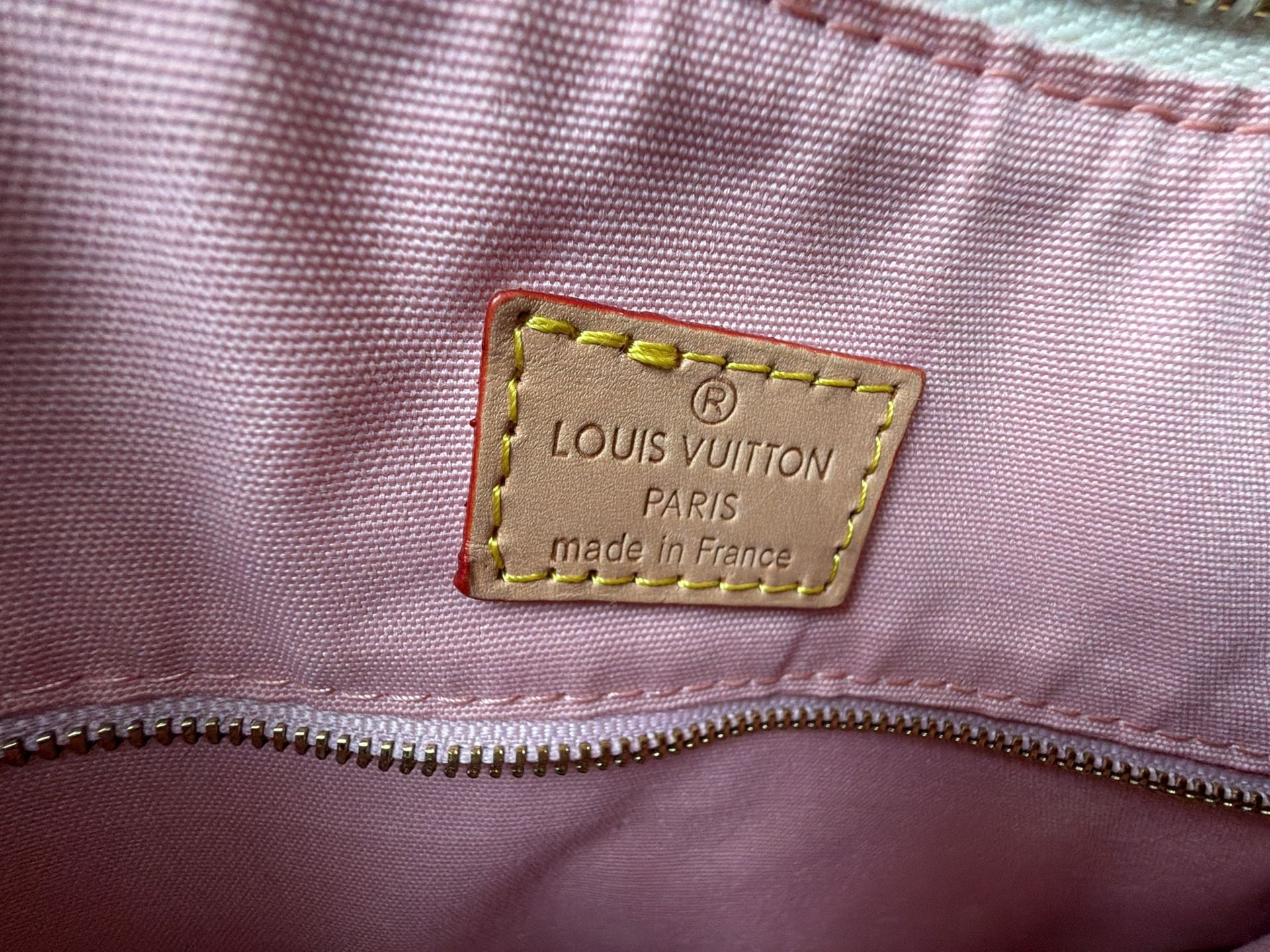 Louis Vuitton Damier Azur Totally MM Rose Ballerine
Comes with LV Dust bag 4