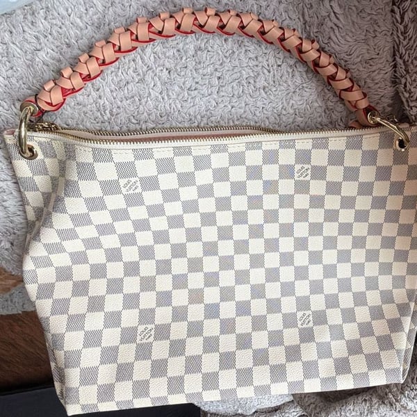 Louis Vuitton Damier Azur Totally MM Rose Ballerine

Comes with LV Dust bag