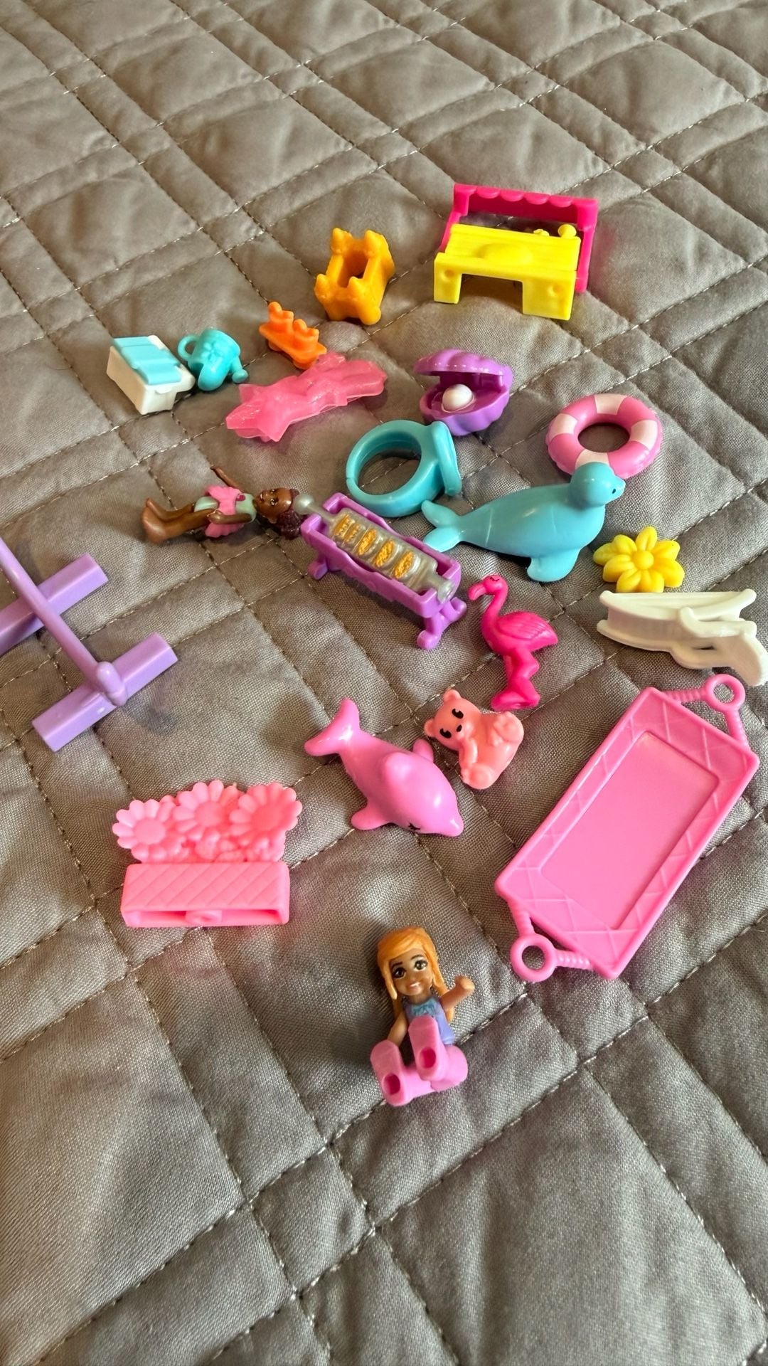 Polly Pocket Flamingo Party Large Compact Playset pre owned 11