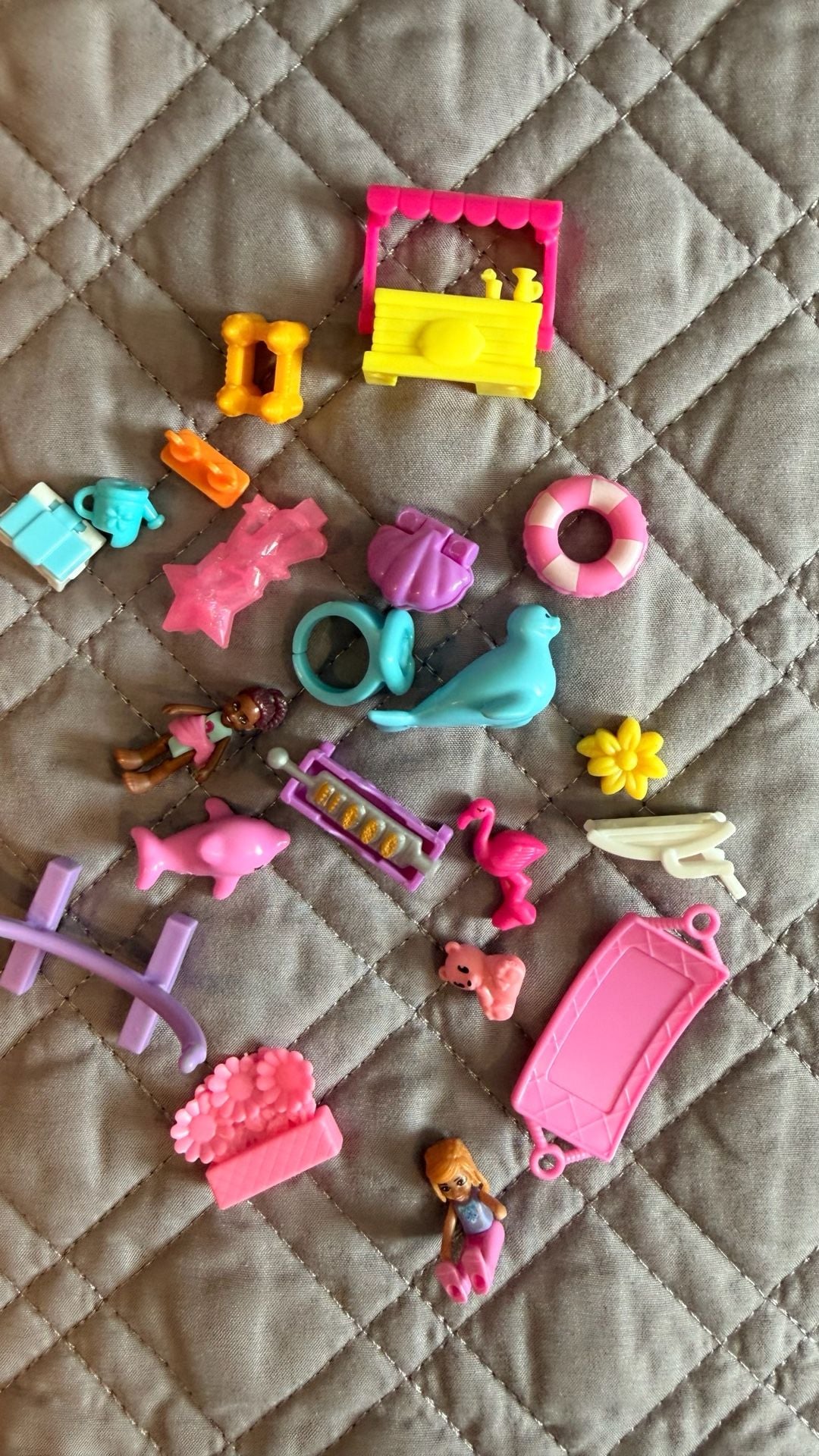 Polly Pocket Flamingo Party Large Compact Playset pre owned 13