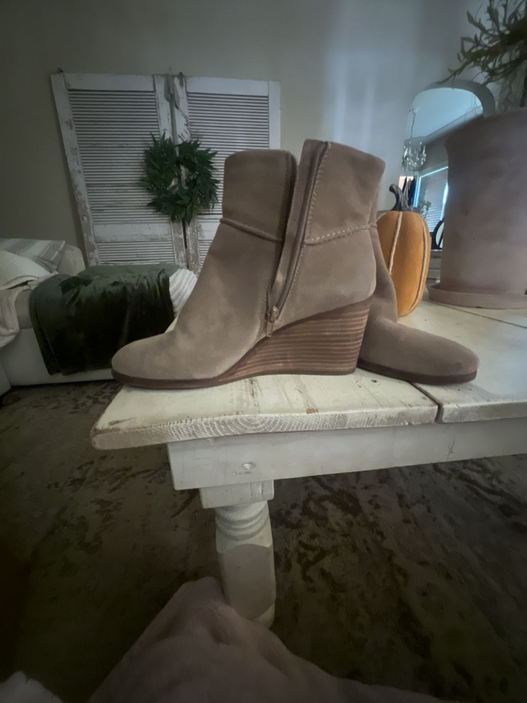 Lucky Brand Zolinni Wedge Ankle Bootie Size 10 Beige Suede 6