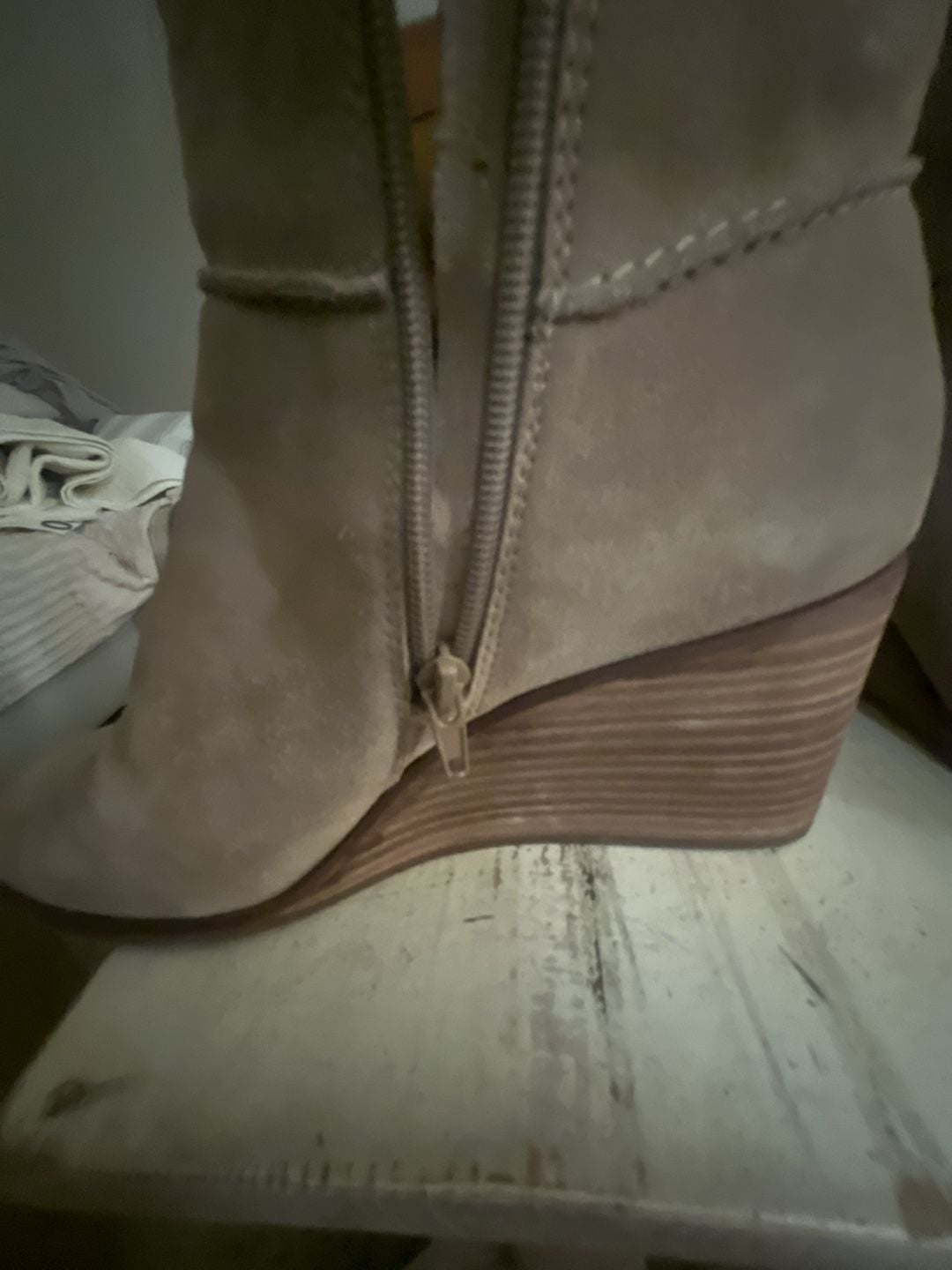 Lucky Brand Zolinni Wedge Ankle Bootie Size 10 Beige Suede 9