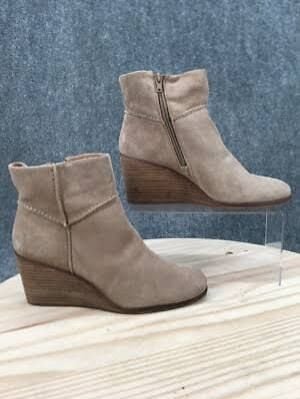 Lucky Brand Zolinni Wedge Ankle Bootie Size 10 Beige Suede 10