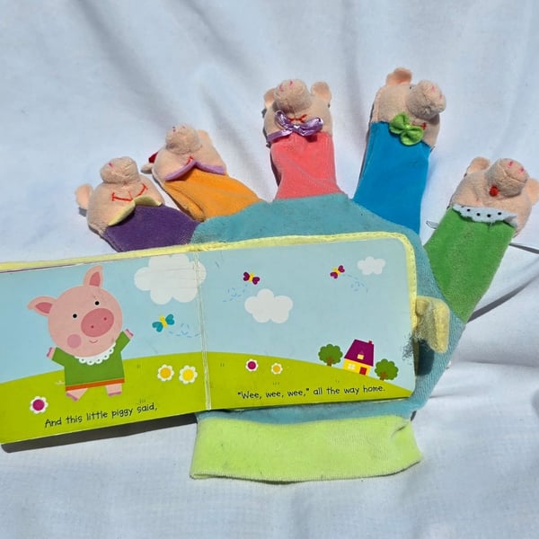 This Little Piggy [With Hand Puppet] by Michelle Berg (English) Board Books Book 9780545030380