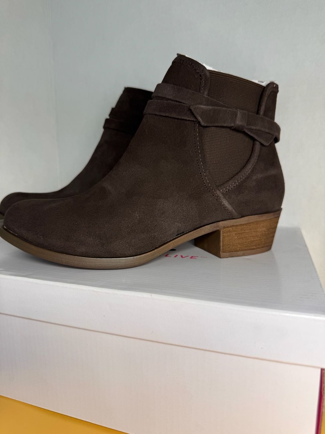 Isaac Mizrahi Live! Gracie Ankle Boots Size 8M Chocolate Suede Chelsea 10