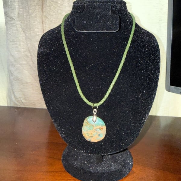 Unbranded Handcrafted Natural Green Gemstone Pendant Necklace