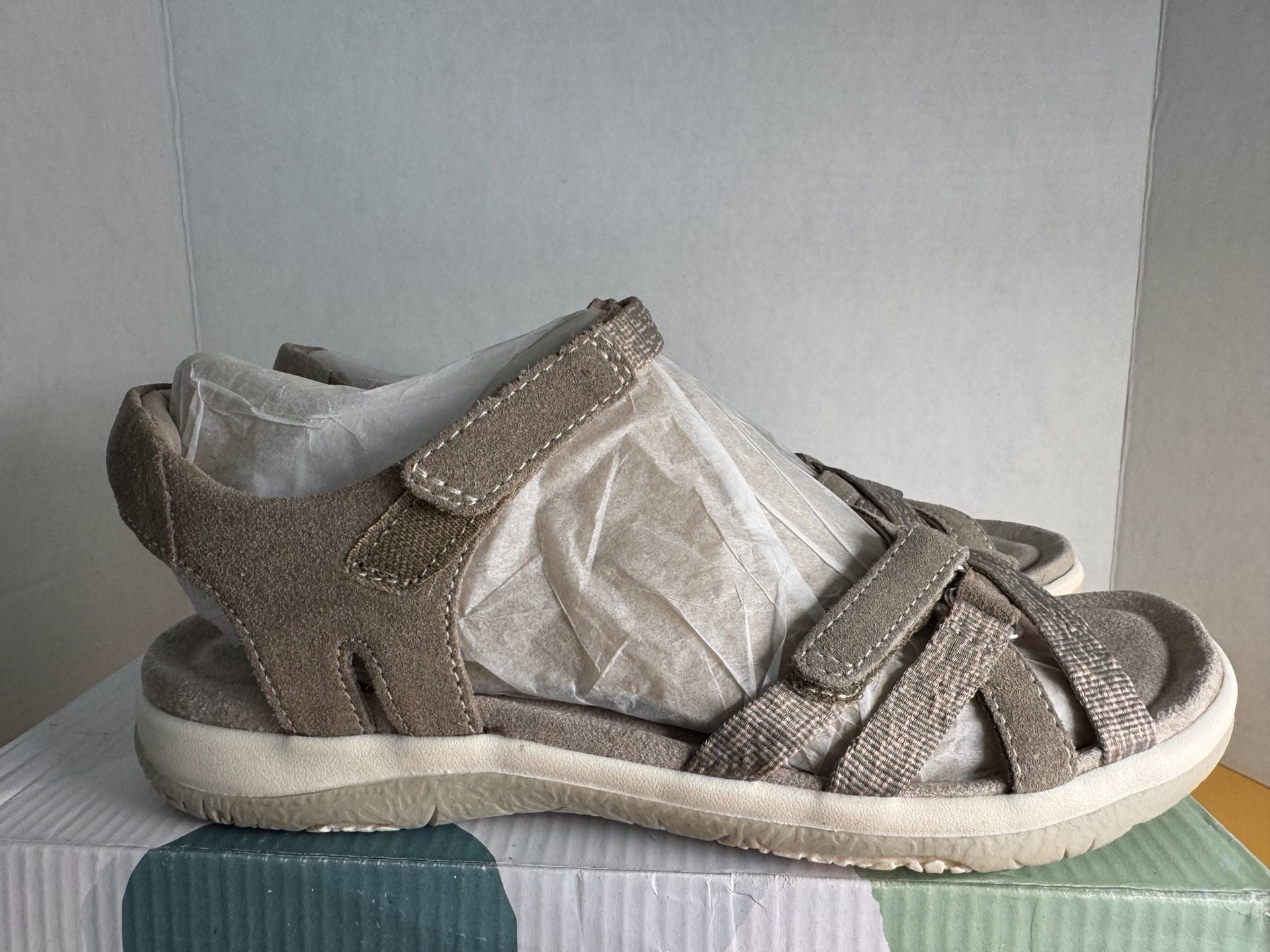 Earth Origins Sofia Sandals Size 8 Granite Suede 3